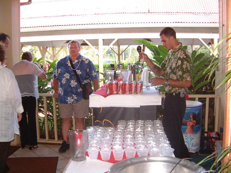 2003/05(May)/03(Hawaii)/Luau/800x600_2003-05-20-20.JPG