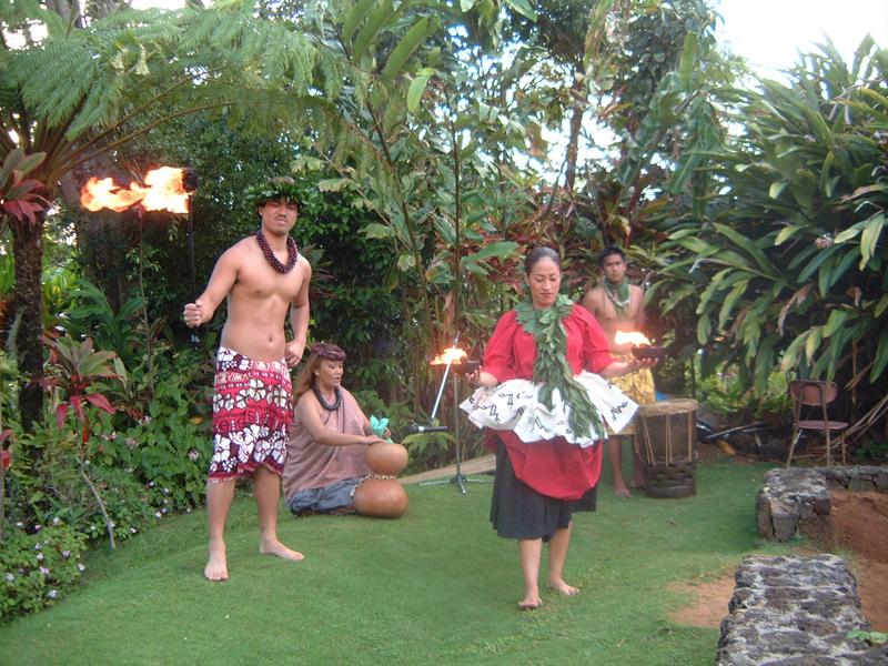 2003/05(May)/03(Hawaii)/Luau/800x600_2003-05-20-23.JPG