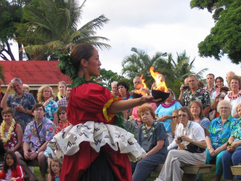 2003/05(May)/03(Hawaii)/Luau/800x600_2003-05-20-27.JPG