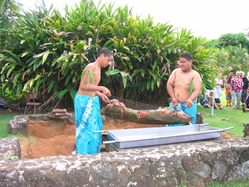 2003/05(May)/03(Hawaii)/Luau/800x600_2003-05-20-29.JPG