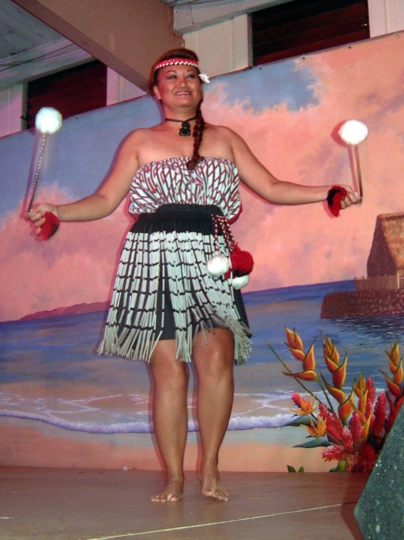 2003/05(May)/03(Hawaii)/Luau/800x600_2003-05-20-45.JPG