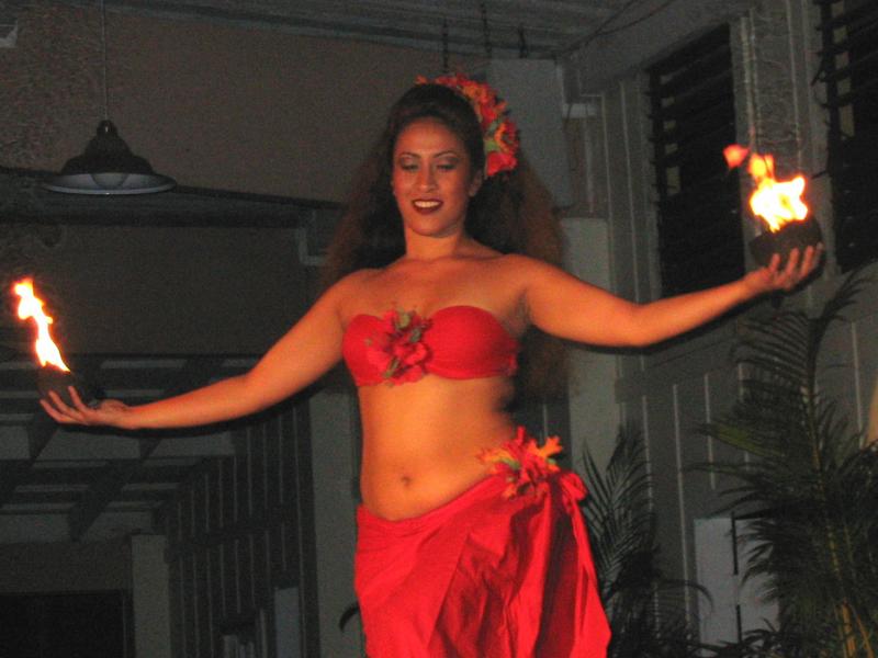 2003/05(May)/03(Hawaii)/Luau/800x600_2003-05-20-48.JPG