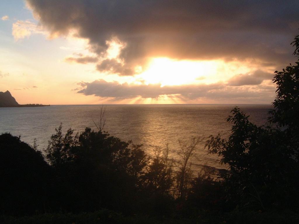 2003-05-18-34-Sunset-Princeville-Beach.JPG