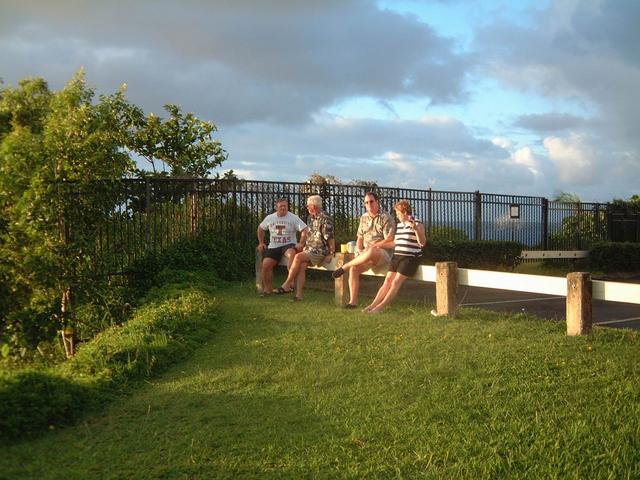 2003/05(May)/03(Hawaii)/Pahio-Princeville/640x480_2003-05-18-22-Waiting-for-Sunset.JPG