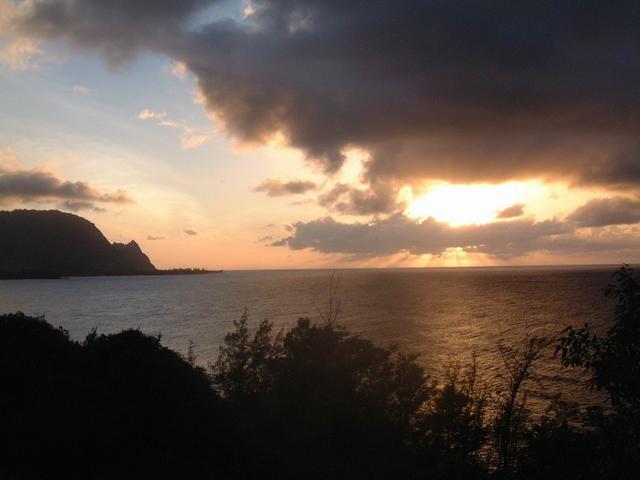 2003/05(May)/03(Hawaii)/Pahio-Princeville/640x480_2003-05-18-35-Sunset-Princeville-Beach.JPG