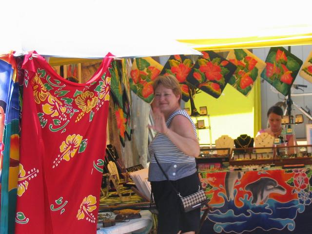 2003/05(May)/03(Hawaii)/Pahio-Princeville/640x480_2003-05-22-24-SHOPPING.JPG