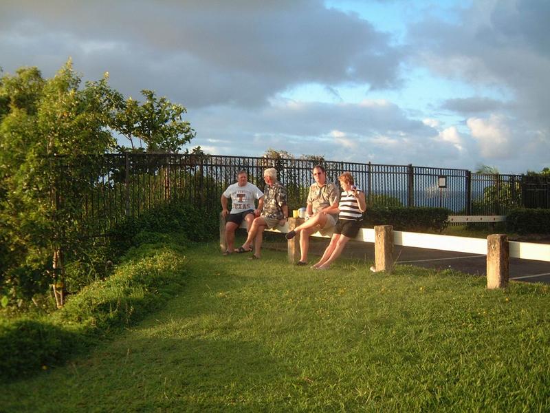 2003/05(May)/03(Hawaii)/Pahio-Princeville/800x600_2003-05-18-22-Waiting-for-Sunset.JPG