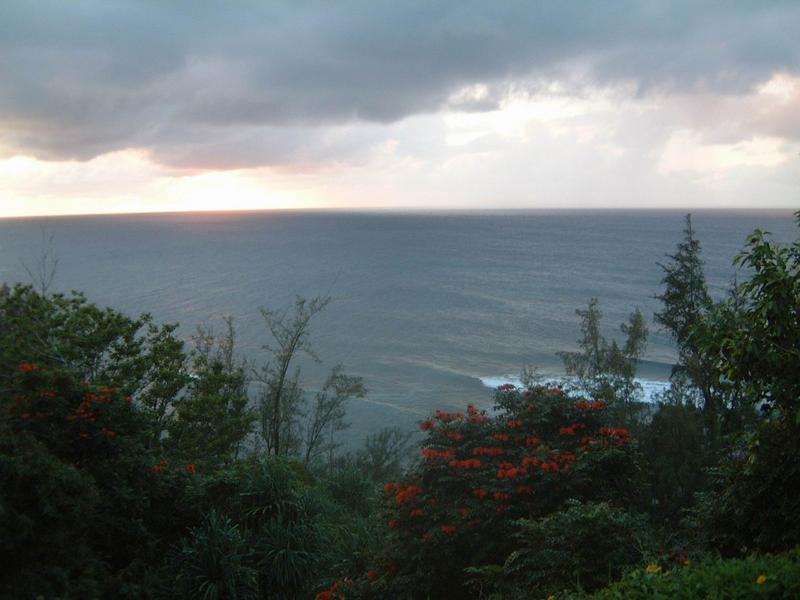 2003/05(May)/03(Hawaii)/Pahio-Princeville/800x600_2003-05-18-44-Sunset-Princeville-Beach.JPG
