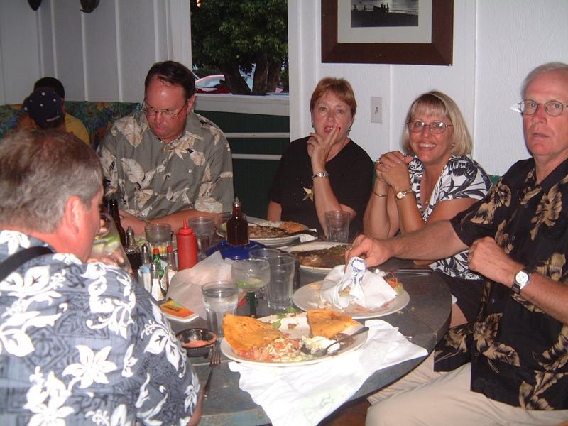 2003/05(May)/03(Hawaii)/Pahio-Princeville/800x600_2003-05-23-32-Last-Night-Dinner.JPG