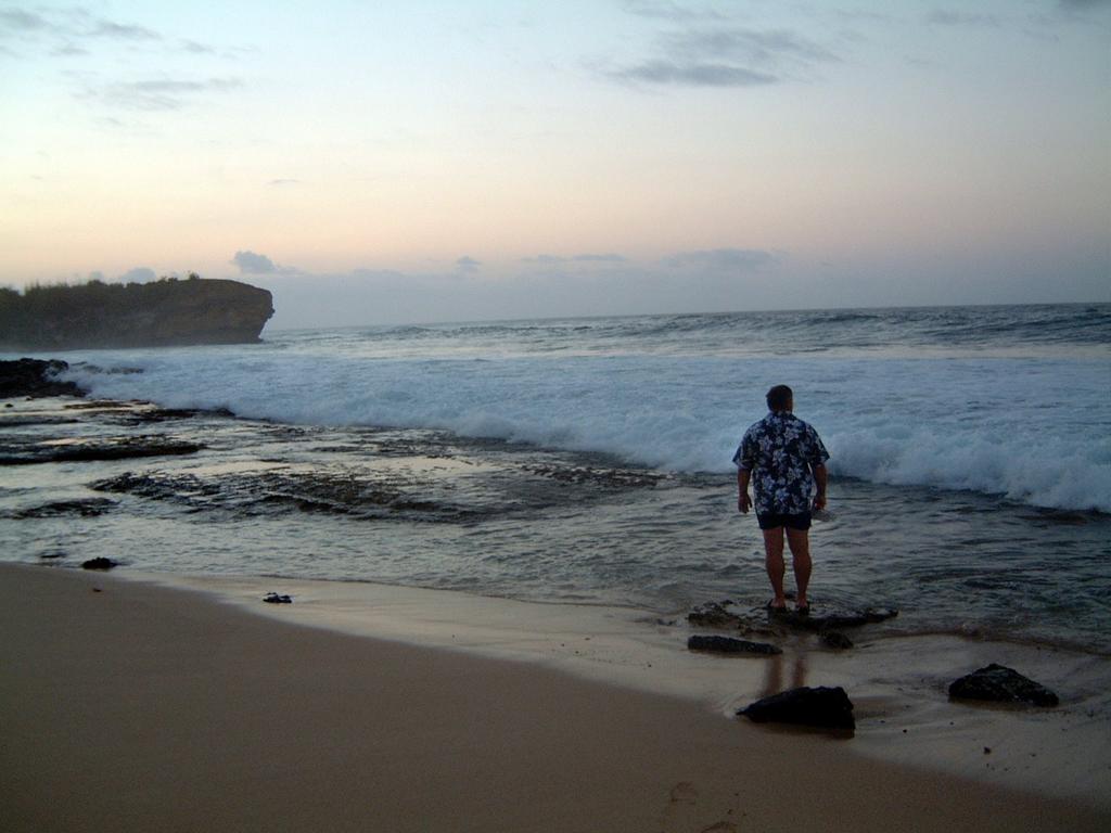 2003/05(May)/03(Hawaii)/Poipu-Hyatt/1024x768_2003-05-25-03-Hyatt-Sunrise.JPG