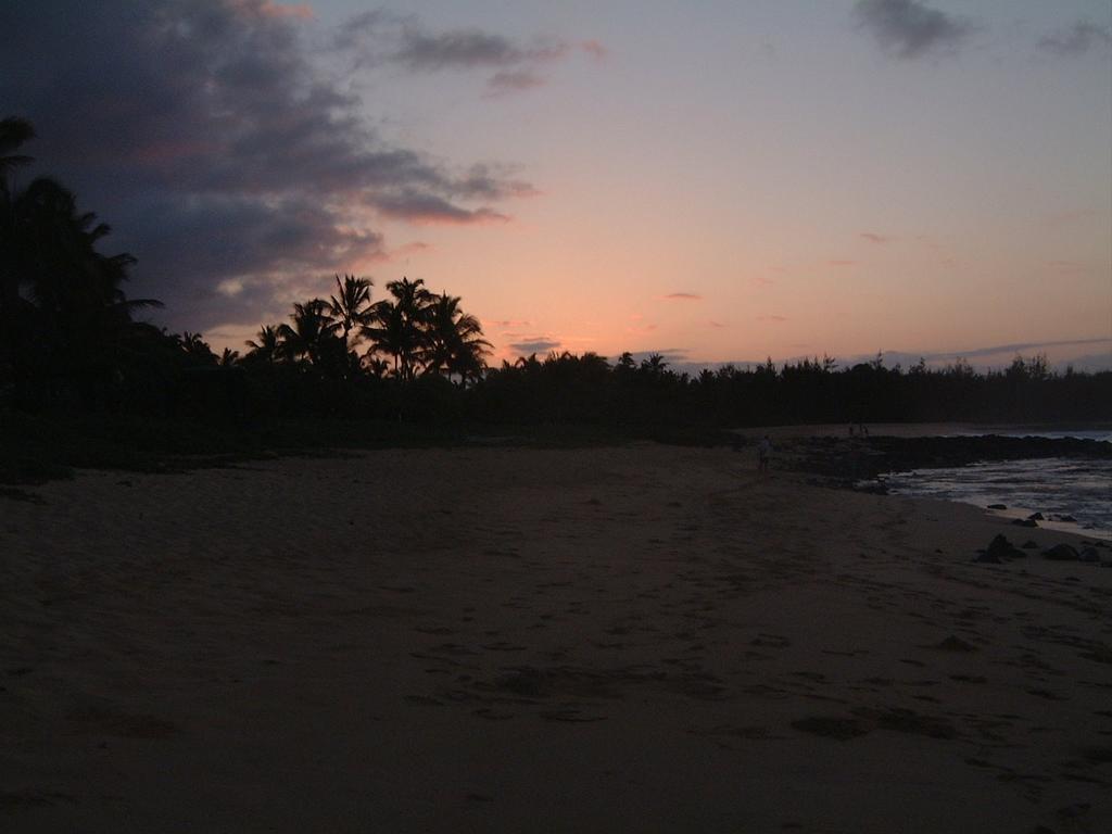 2003/05(May)/03(Hawaii)/Poipu-Hyatt/1024x768_2003-05-25-08-Hyatt-Sunrise.JPG