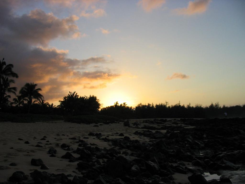 2003/05(May)/03(Hawaii)/Poipu-Hyatt/1024x768_2003-05-25-36-Hyatt-Sunrise.JPG