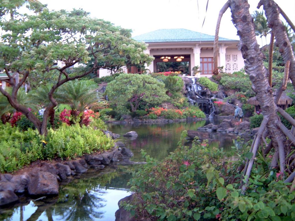 2003/05(May)/03(Hawaii)/Poipu-Hyatt/1024x768_2003-05-25-38-Hyatt-Grounds.JPG