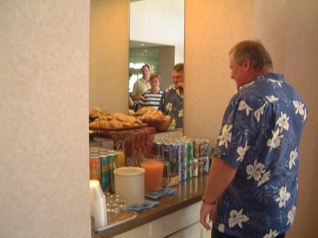 2003/05(May)/03(Hawaii)/Poipu-Hyatt/640x480_2003-05-25-62-Regency-Club.JPG