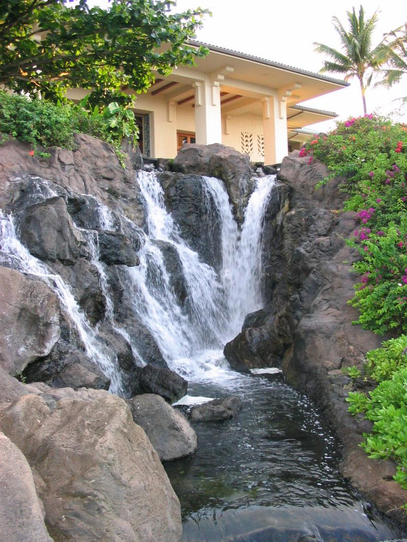 2003-05-25-47-Hyatt-Grounds.JPG