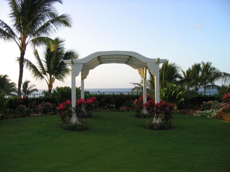 2003-05-25-51-Hyatt-Grounds.JPG