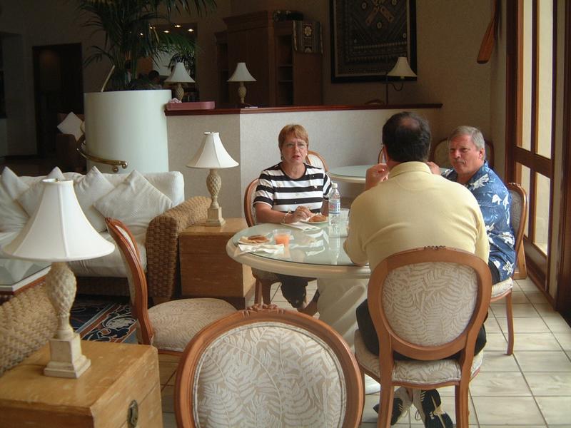 2003/05(May)/03(Hawaii)/Poipu-Hyatt/800x600_2003-05-25-64-Regency-Club.JPG