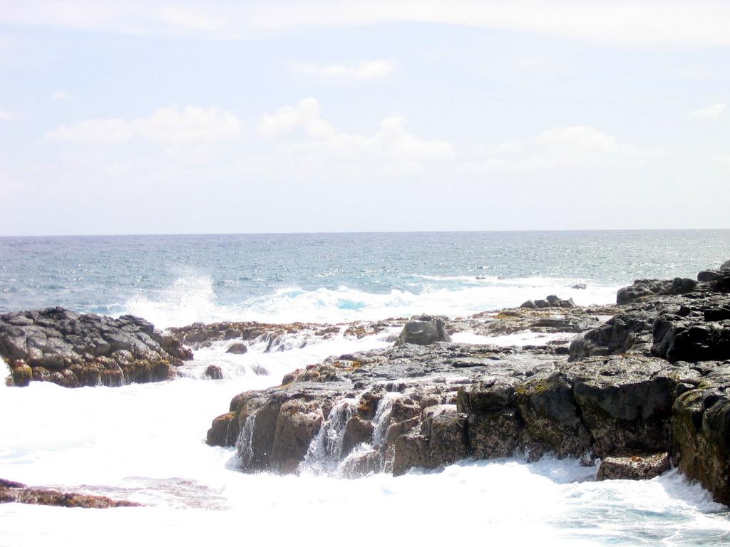 2003/05(May)/03(Hawaii)/Queens-Bath/1024x768_2003-05-22-08-Queens-Bath.JPG