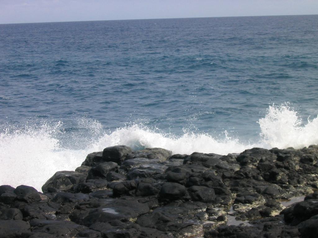 2003/05(May)/03(Hawaii)/Queens-Bath/1024x768_2003-05-22-12-Queens-Bath.JPG