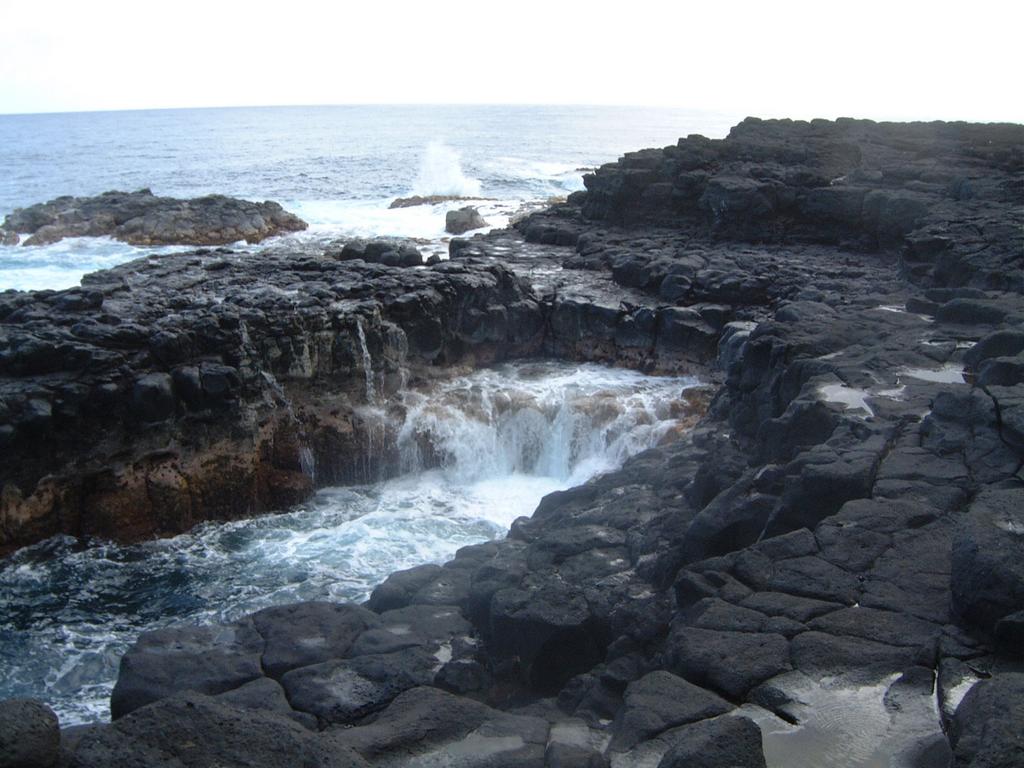 2003/05(May)/03(Hawaii)/Queens-Bath/1024x768_2003-05-23-04-Queens-Bath.JPG