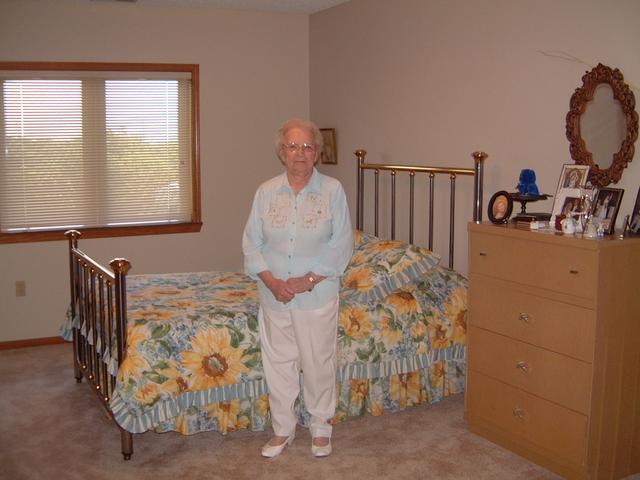 2003/07(Jul)/01(SD)/640x480_2003-06-29-01-Apt-Mitchell.JPG