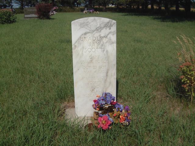 2003-07-03-01-Brad-Grave-Marker.JPG