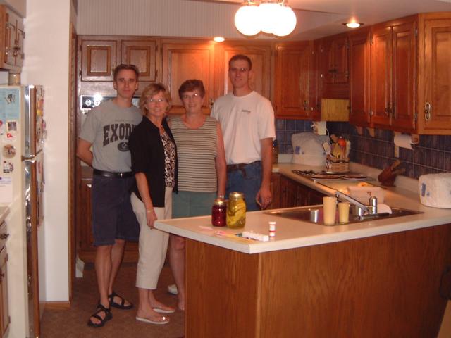 2003/07(Jul)/01(SD)/640x480_2003-07-03-03-Saying-Goodbye.JPG
