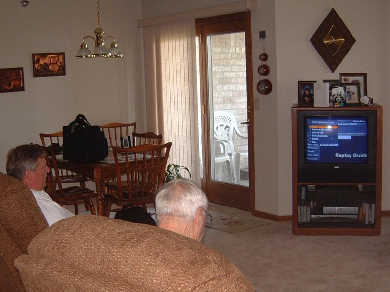 2003/07(Jul)/01(SD)/800x600_2003-07-02-05-Hildebrand-Apt-Mitchell.JPG