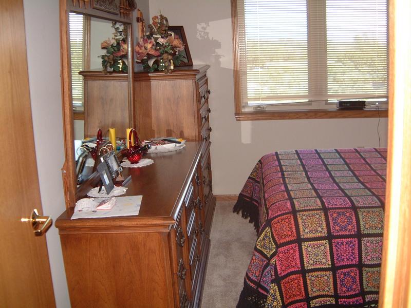 2003/07(Jul)/01(SD)/800x600_2003-07-02-07-Hildebrand-Apt-Mitchell.JPG