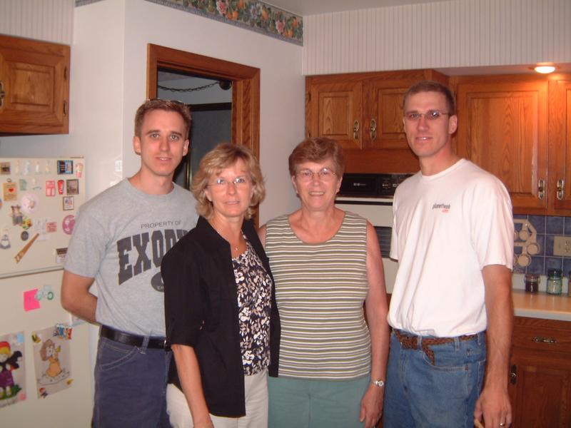 2003/07(Jul)/01(SD)/800x600_2003-07-03-02-Saying-Goodbye.JPG