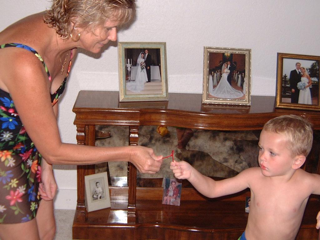 2003/08(Aug)/1(Cookies)/1024x768_2003-08-02-1-Cookie-Fun.JPG