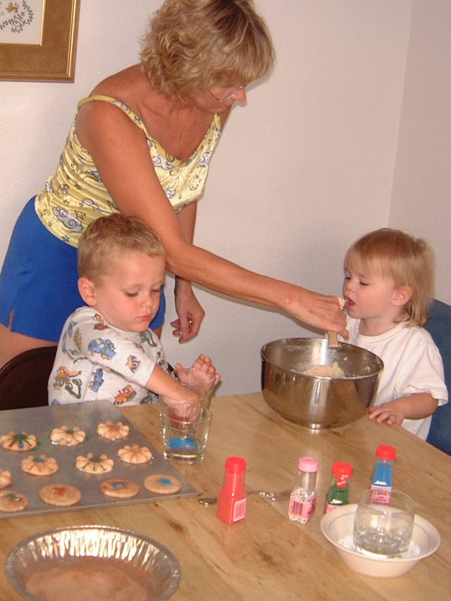 2003/08(Aug)/1(Cookies)/640x480_2003-08-02-4-Cookie-Fun.JPG