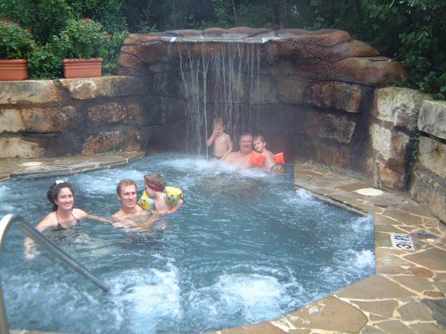 2003/09(Sep)/03(Hyatt-Hill-Country)/640x480_2003-09-21-Hot-Tub.JPG