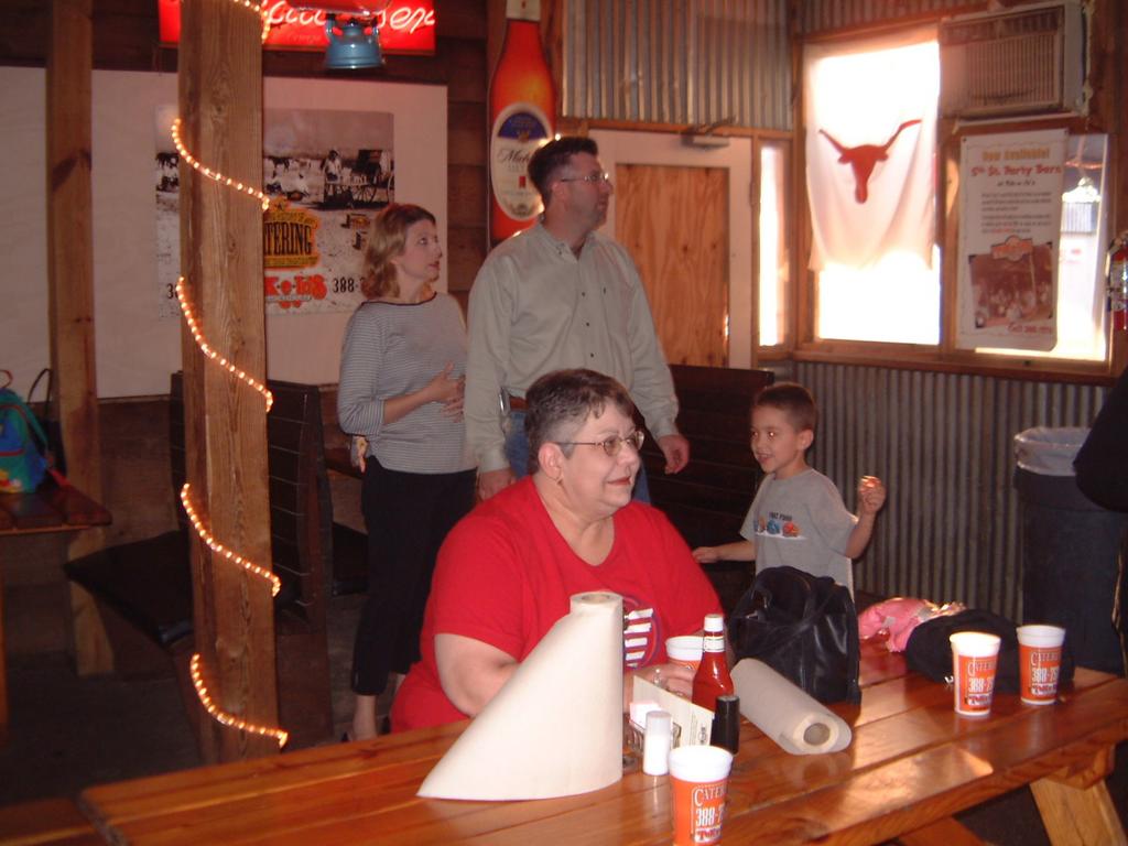 2003/10(Oct)/03(Urbik-Wedding)/1024x768_2003-10-03-28-Rehearsal-Dinner.JPG