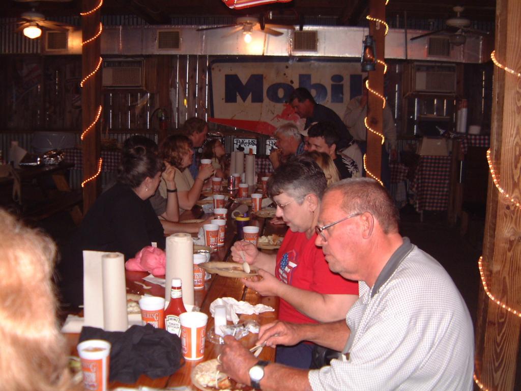 2003/10(Oct)/03(Urbik-Wedding)/1024x768_2003-10-03-30-Rehearsal-Dinner.JPG
