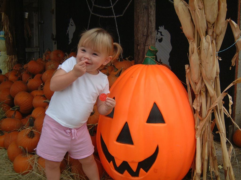 2003/10(Oct)/04(Pumpkin-Patch)/1024x768_2003-10-07-Pumpkin-Patch-24.JPG