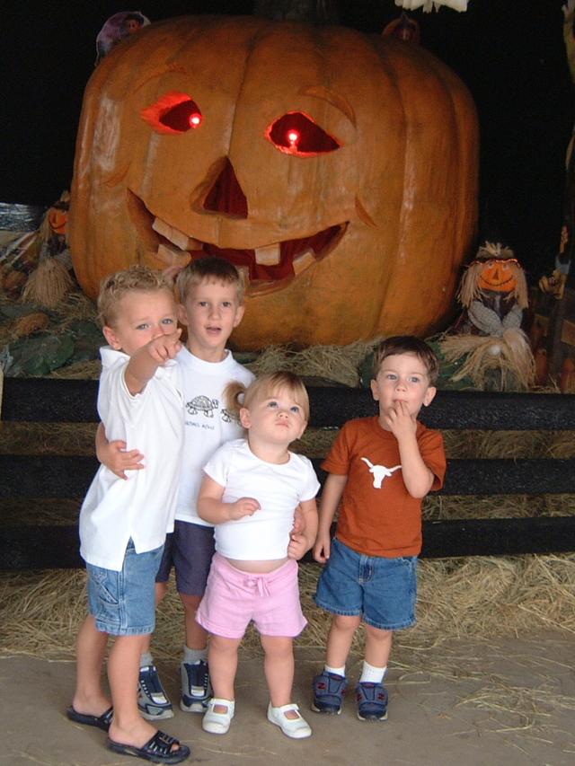 2003/10(Oct)/04(Pumpkin-Patch)/2003-10-07-Pumpkin-Patch-02.JPG