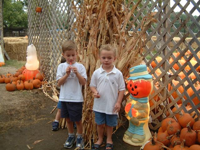 2003/10(Oct)/04(Pumpkin-Patch)/640x480_2003-10-07-Pumpkin-Patch-23.JPG