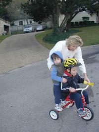 2003-11-27-Thanksgiving-18-bikes-Janeen-Dax-Chance.jpg