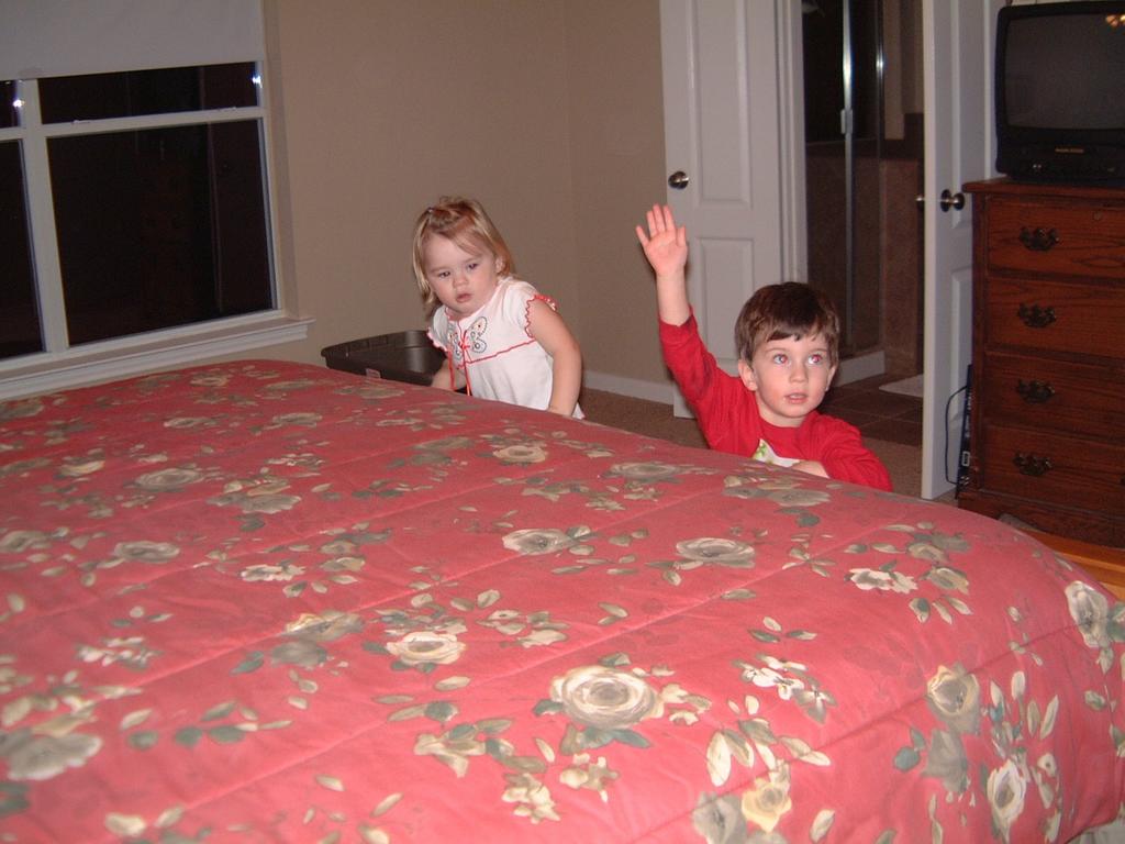 2004/01(Jan)/JUS-KT-NEW-HM/1024x768_2004-01-30-11-JUS-KT-NEW-HM-MASTER-BEDROOM.JPG
