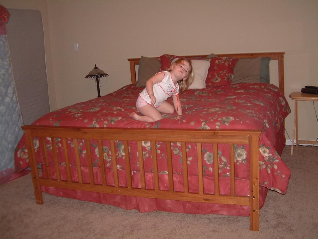 2004/01(Jan)/JUS-KT-NEW-HM/1024x768_2004-01-30-15-JUS-KT-NEW-HM-MASTER-BEDROOM.JPG