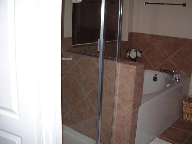 2004/01(Jan)/JUS-KT-NEW-HM/640x480_2004-01-30-12-JUS-KT-NEW-HM-MASTER-BEDROOM.JPG