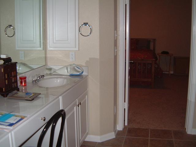 2004/01(Jan)/JUS-KT-NEW-HM/640x480_2004-01-30-13-JUS-KT-NEW-HM-MASTER-BEDROOM.JPG