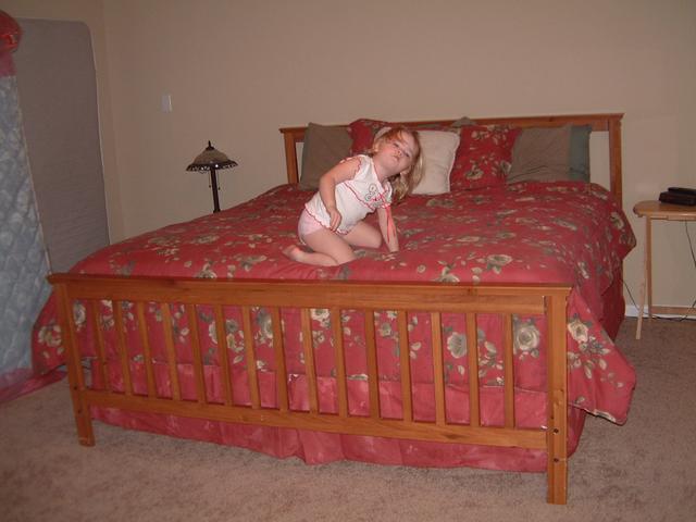 2004/01(Jan)/JUS-KT-NEW-HM/640x480_2004-01-30-15-JUS-KT-NEW-HM-MASTER-BEDROOM.JPG