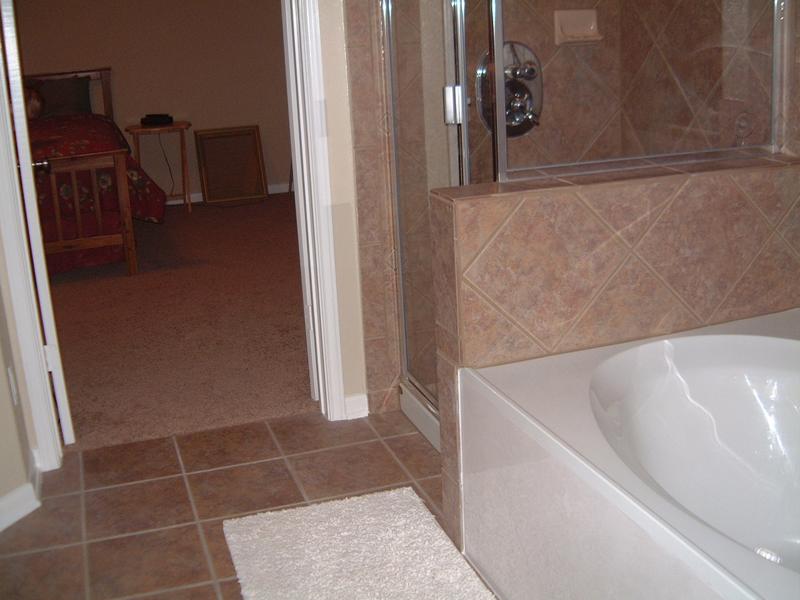 2004/01(Jan)/JUS-KT-NEW-HM/800x600_2004-01-30-14-JUS-KT-NEW-HM-MASTER-BEDROOM.JPG