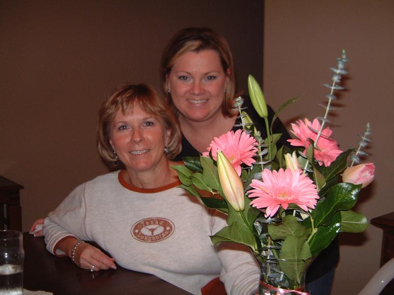 2004/01(Jan)/JUS-KT-NEW-HM/800x600_2004-01-30-21-JUS-KT-NEW-HM-JANEEN-BD-FLOWERS.JPG