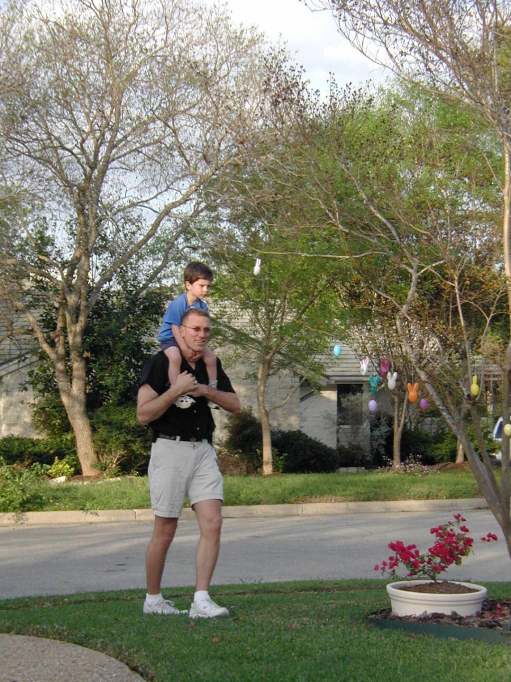 2004-03-27-Easter-prep-8-Travis-Dax.jpg