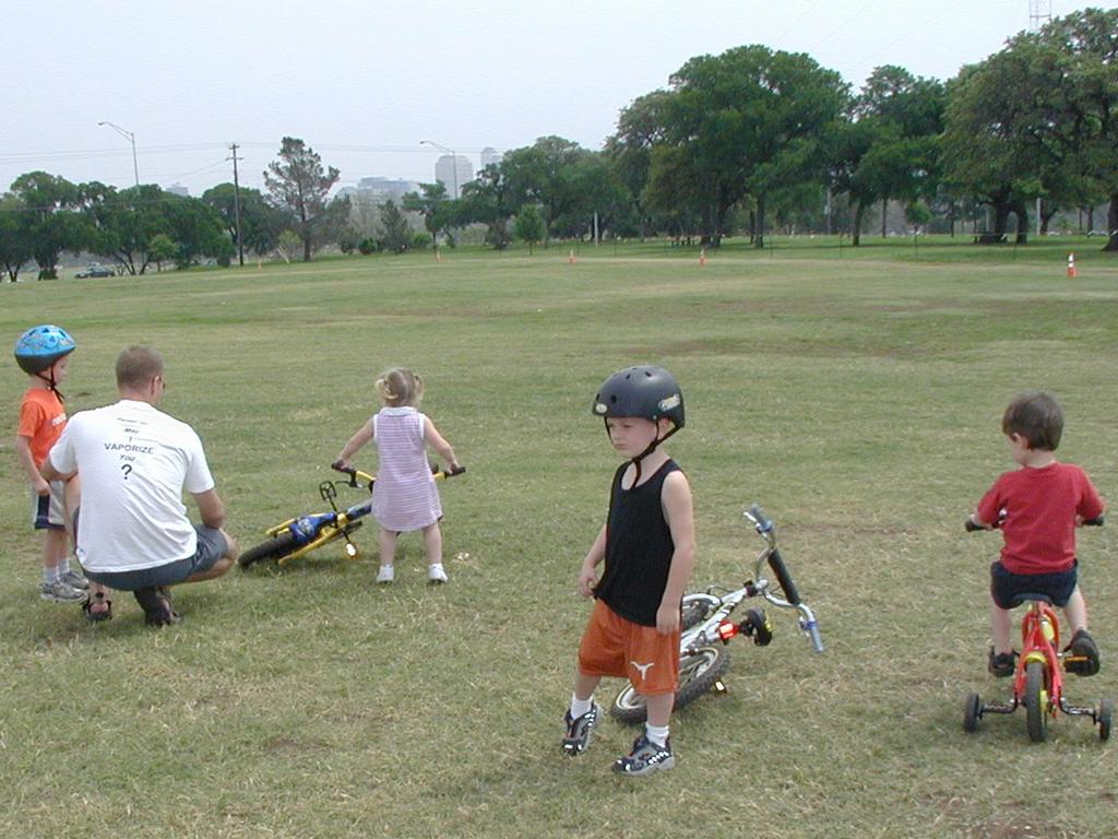 2004/04(Apr)/01(Heathers-BD-picnic)/1024x768_2004-04-04-Heather-Bday-09-Chance-Travis-Kyla-Vale-Dax.jpg