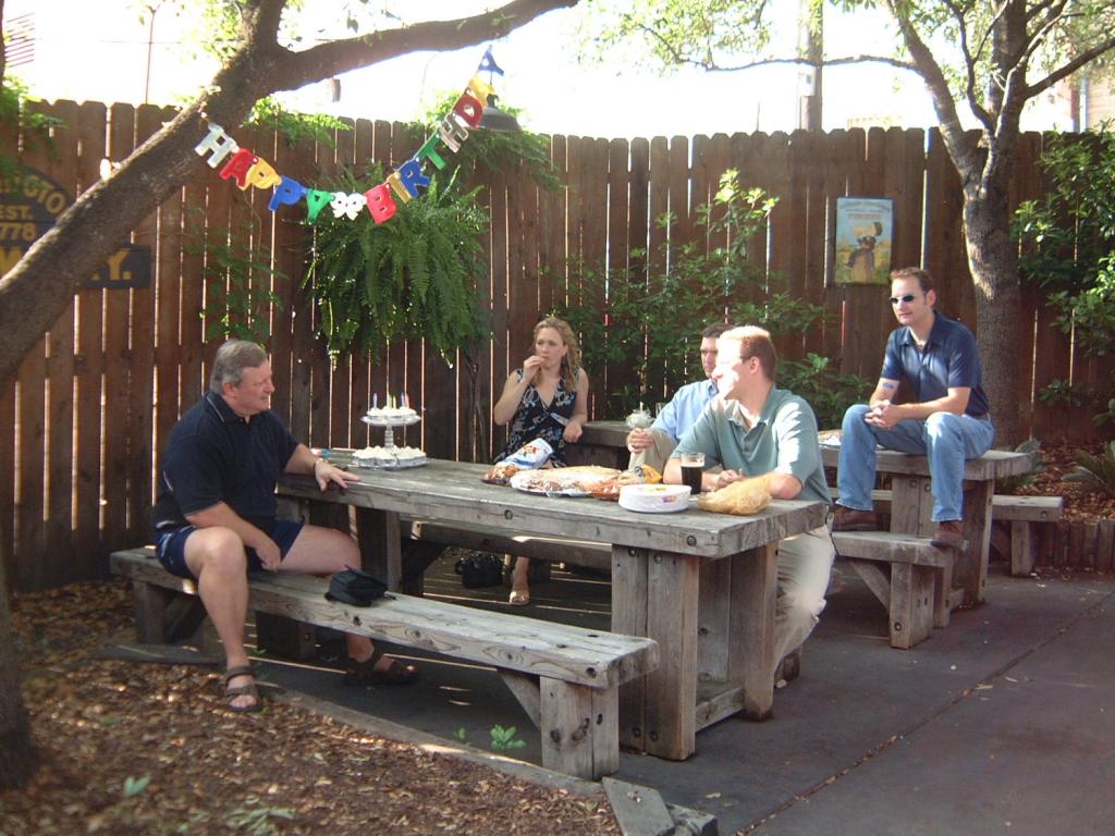 2004/04(Apr)/03(Josh-BD)/2004-04-26-Josh-28th-BD-01.JPG