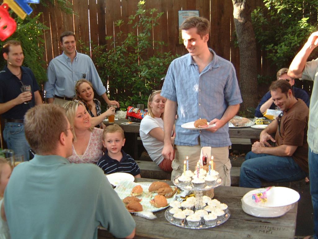 2004/04(Apr)/03(Josh-BD)/1024x768_2004-04-26-Josh-28th-BD-11.JPG